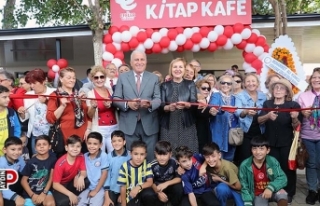 Efeler'de 13'üncü Kitap Kafe Kardeşköy...