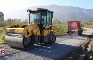Efeler Belediyesi yol asfaltlama çalışmalarını...