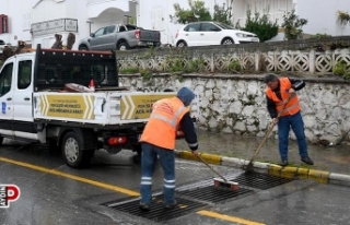 Kuşadası Belediyesi tüm ekipleri ile sahada