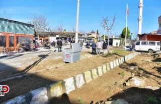 Acarlar’da yeni meydan ve yol çalışmaları hız...