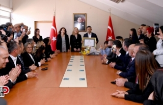 Başkan Ömer Günel Mazbatasını aldı