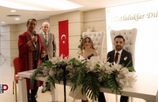 EFELER BELEDİYE BAŞKANI ANIL YETİŞKİN İLK NİKAHINI...