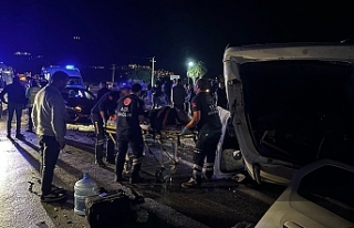 İki otomobil çarıştı; 7 Yaralı