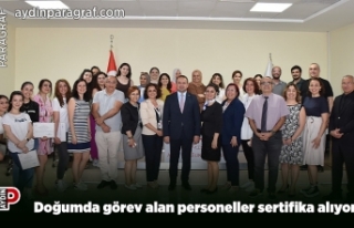 Doğumda görev alan personeller sertifika alıyor