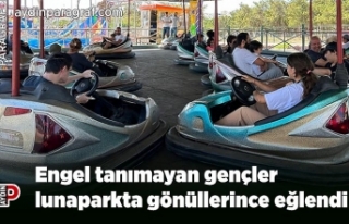 Engel tanımayan gençler lunaparkta gönüllerince...
