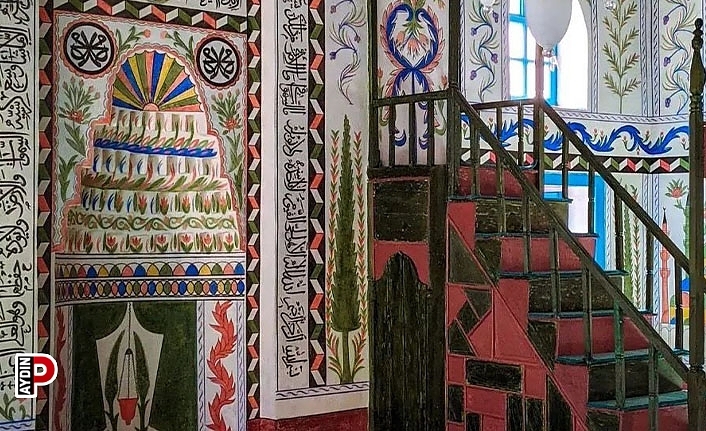 212 yıllık tarihi cami, kök boyası işlemeleriyle canlılığını koruyor