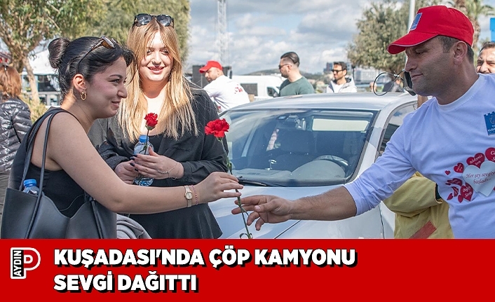 KUŞADASI'NDA ÇÖP KAMYONU SEVGİ DAĞITTI